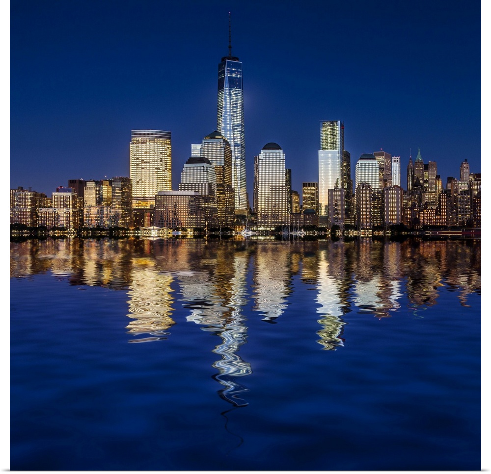 USA, New York City, Manhattan, Lower Manhattan, View from New Jersey towards Lower Manhattan, with the One World Trade Cen...
