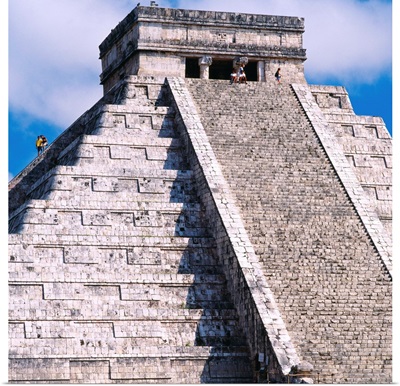 Mexico, Caribbean, Yucatan, Chichen Itza, Kukulkan Pyramid also called El Castillo