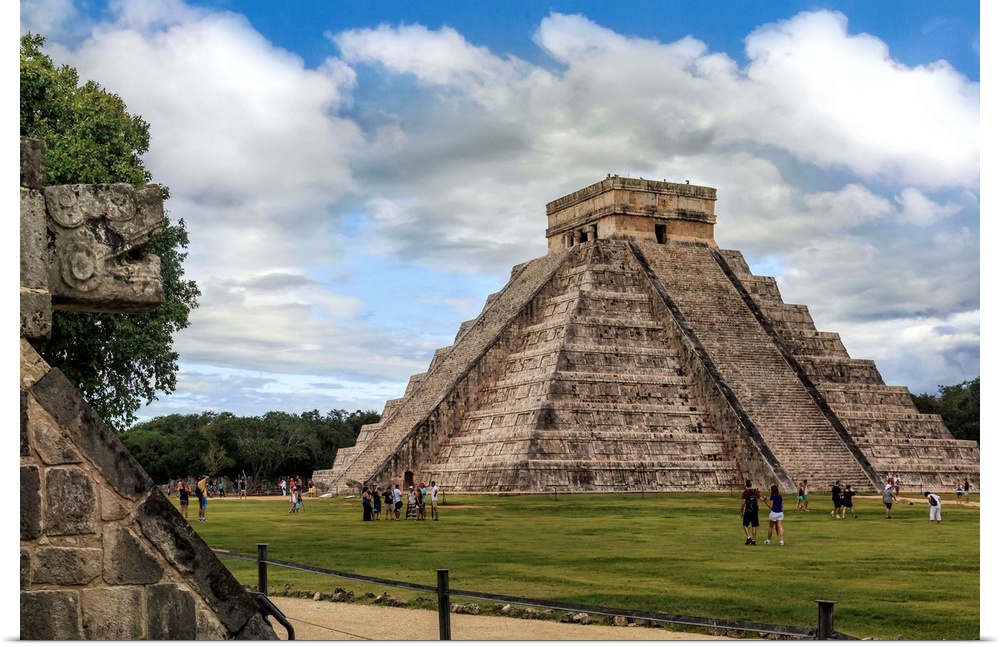 Mexico, Yucatan, Chichen Itza, El Castillo.