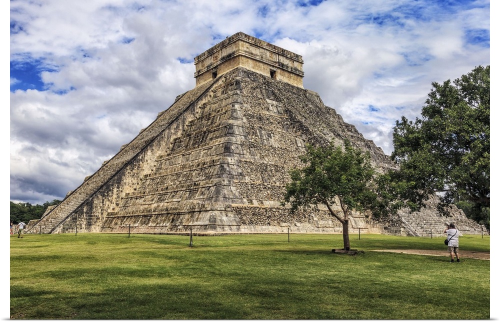 Mexico, Yucatan, Chichen Itza, El Castillo.