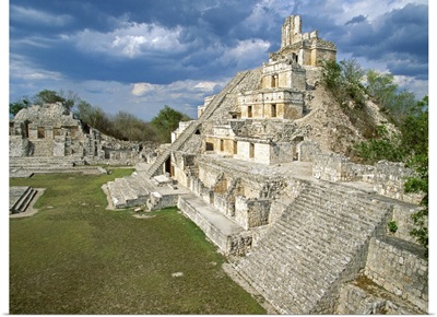 Mexico, Yucatan, Edzna Maya, the Five Floors Temple and the Square