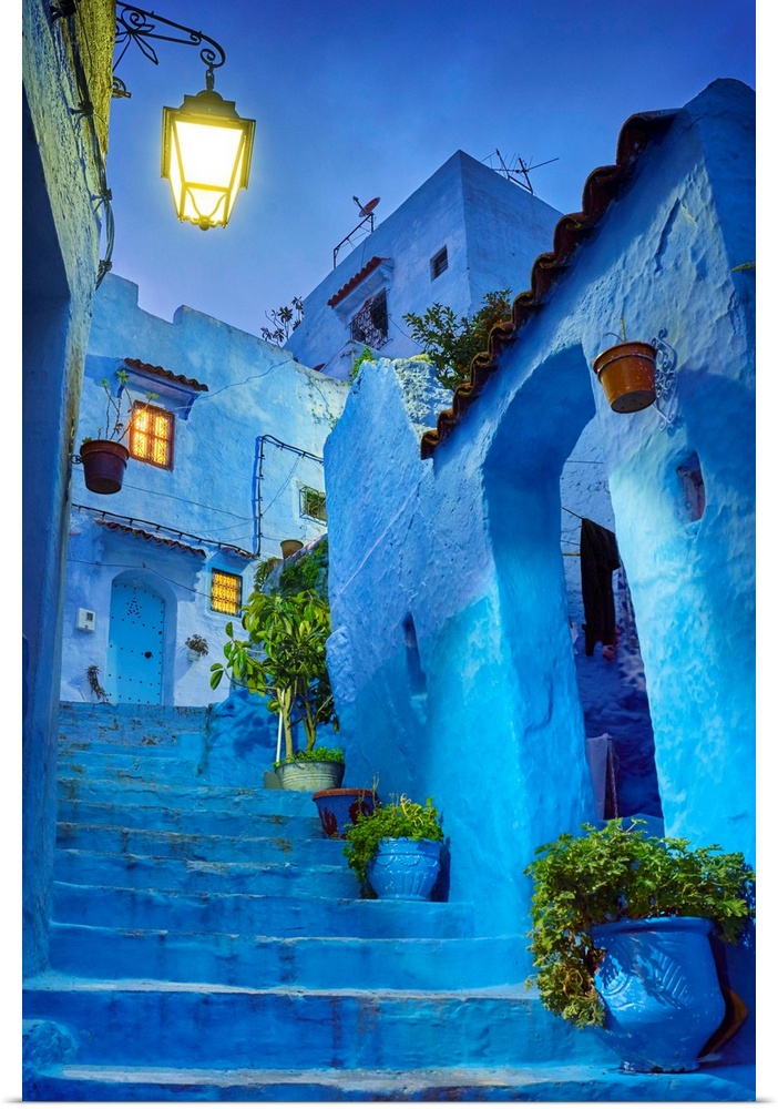 Morocco, Rif Mountains, Chefchaouen, dusk in the old town.