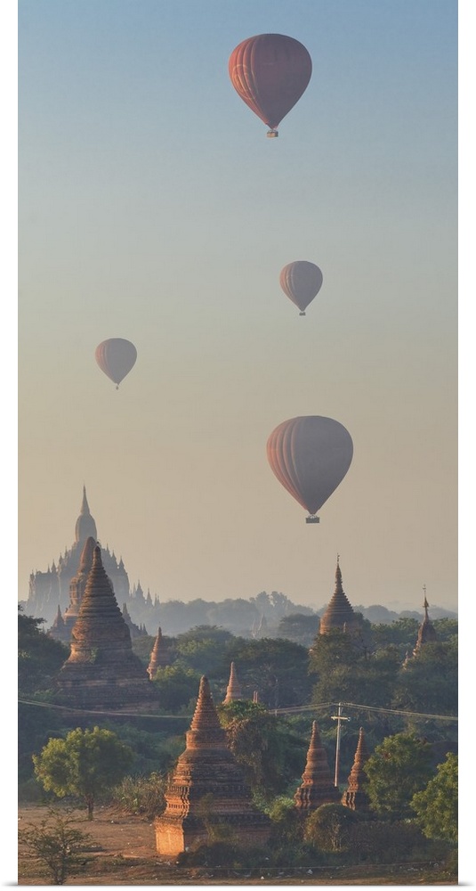 Myanmar, Mandalay, Bagan, Hot air balloons over the Buddhist temples in the plain of Bagan.