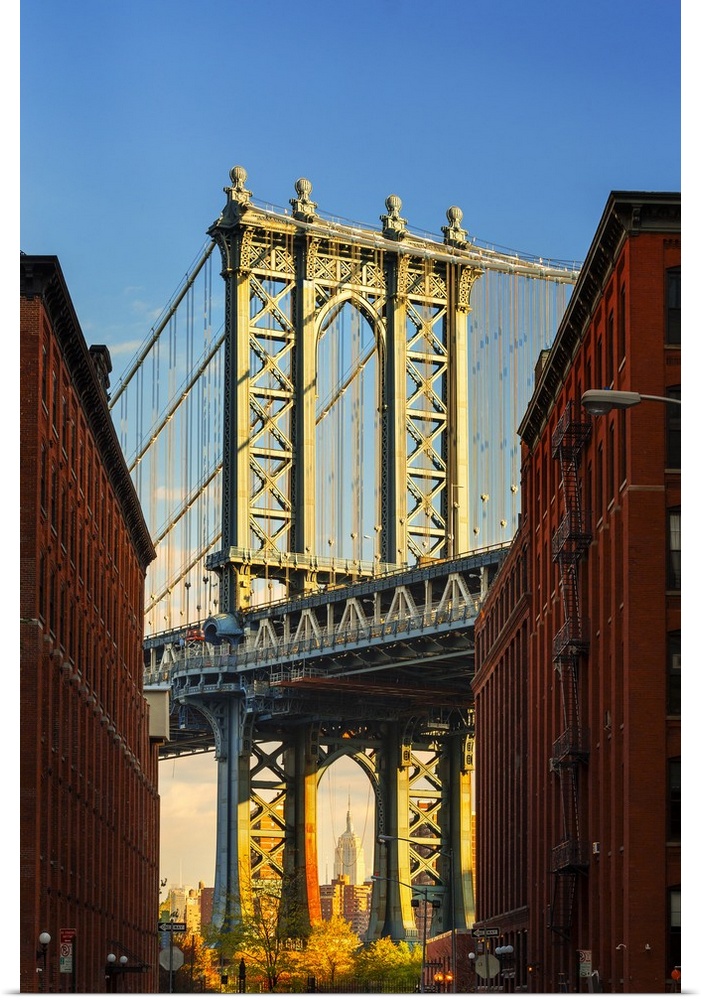 USA, New York City, Brooklyn, Dumbo, Manhattan Bridge, Empire State Building framed by Manhattan Bridge, view from Washing...