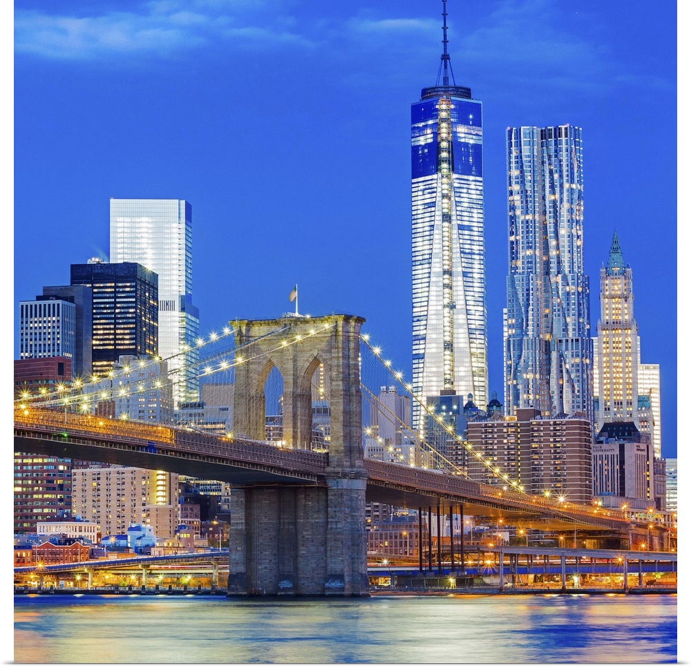 USA, New York City, East River, Manhattan, Lower Manhattan, Brooklyn Bridge, Downtown Manhattan with Freedom Tower and Bee...