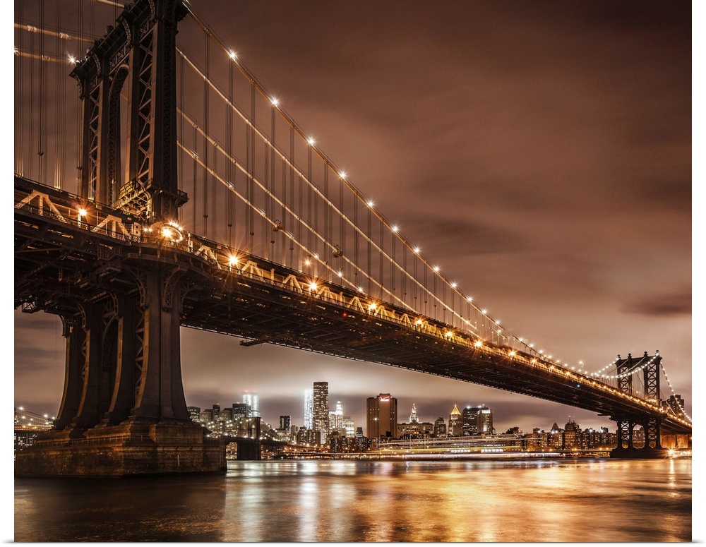 USA, New York City, East River, Manhattan, Lower Manhattan, Manhattan Bridge.