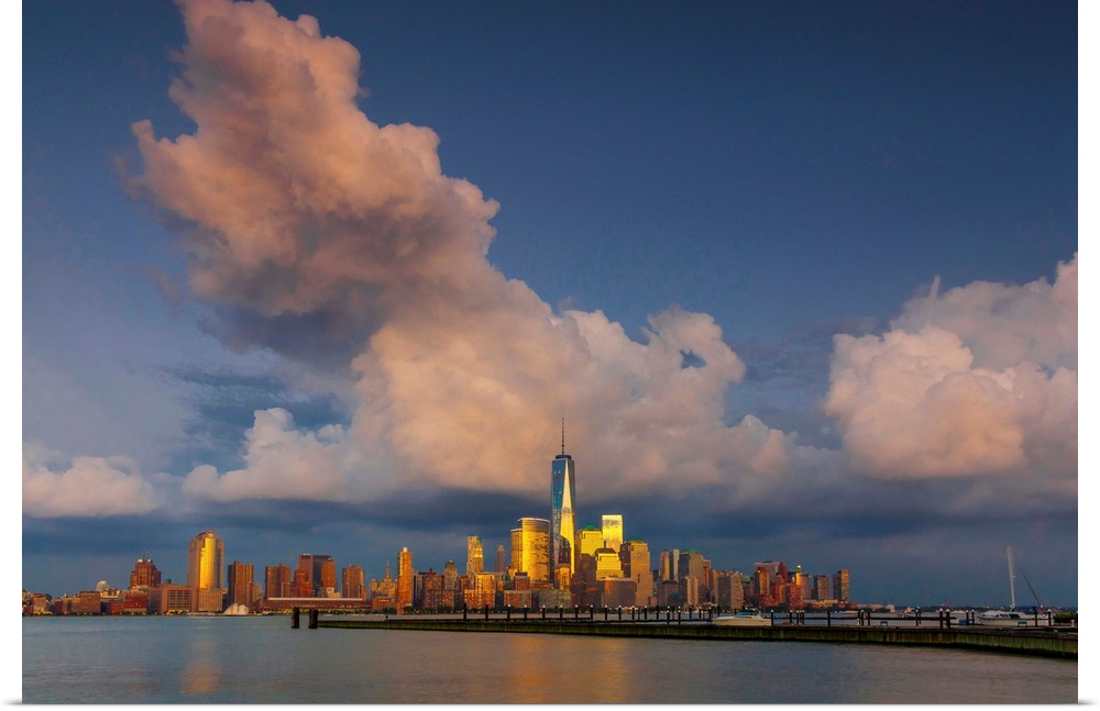 USA, New York City, Hudson, Manhattan, Lower Manhattan, One World Trade Center, Freedom Tower, skyline from New Jersey.