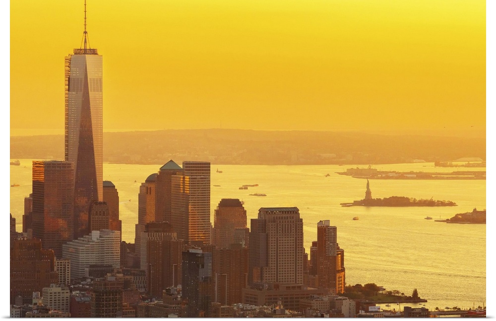 USA, New York City, Manhattan, Lower Manhattan, One World Trade Center, Freedom Tower, Lower Manhattan skyline with Freedo...