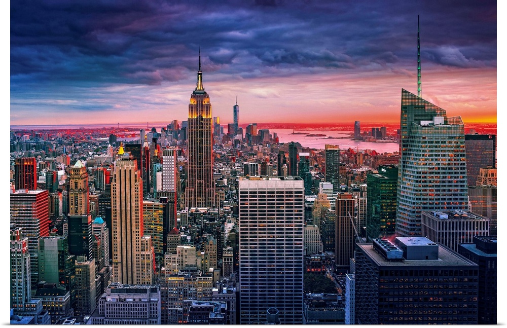 USA, New York City, Manhattan, Midtown, Rockefeller Center, Evening cityscape from Top of the Rock, view towards the Empir...