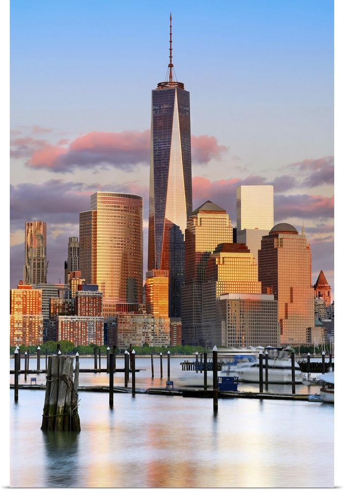 USA, New York City, Manhattan, Lower Manhattan, One World Trade Center, Freedom Tower, City skyline at sunset.