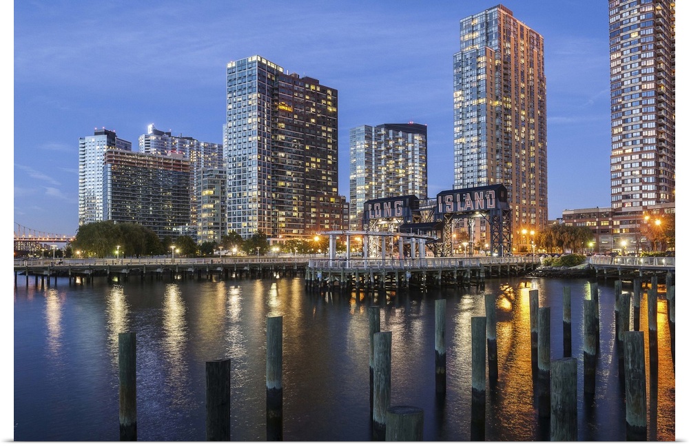 USA, New York City, Queens, Long Island City, Waterfront at night.