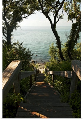 New York, Long Island, path leading to view of Long Island Sound