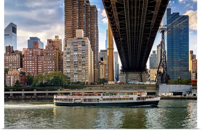 NYC, City skyline, Queensboro Bridge, cruise ship, viewed from Roosevelt Island