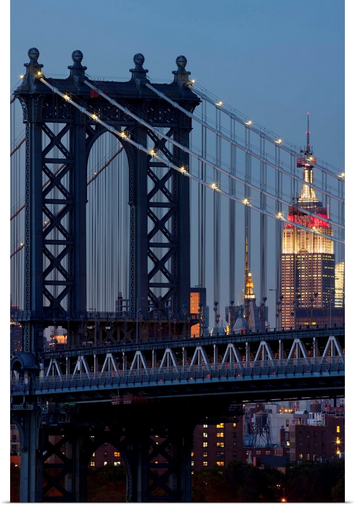 USA, New York City, Manhattan, Lower Manhattan, Manhattan Bridge, Manhattan Bridge and Empire State Building.