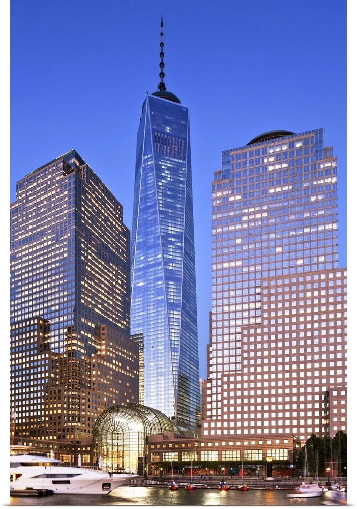 USA, New York City, Manhattan, Lower Manhattan, One World Trade Center, Freedom Tower, Tourist harbor and the Freedom Towe...