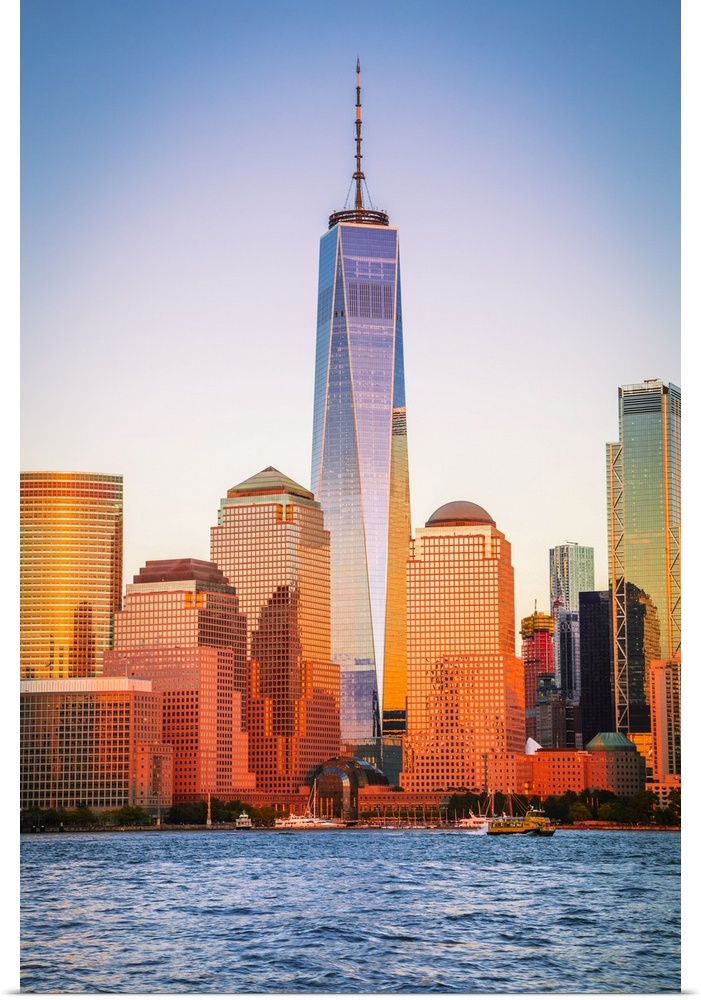 USA, New York City, Manhattan, Lower Manhattan, One World Trade Center, Freedom Tower, View from New Jersey towards Lower ...