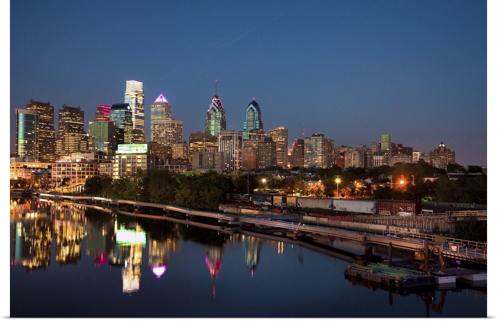 USA, Pennsylvania, Philadelphia, City skyline over the Delaware River.
