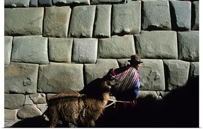 Peru, Andes, Cuzco, Calle Hatun Rumiyoc  the most famous inca passageway
