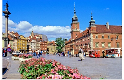 Poland, Mazowieckie, Warsaw, Plac Zamkowy (Castle Square) and Royal Castle