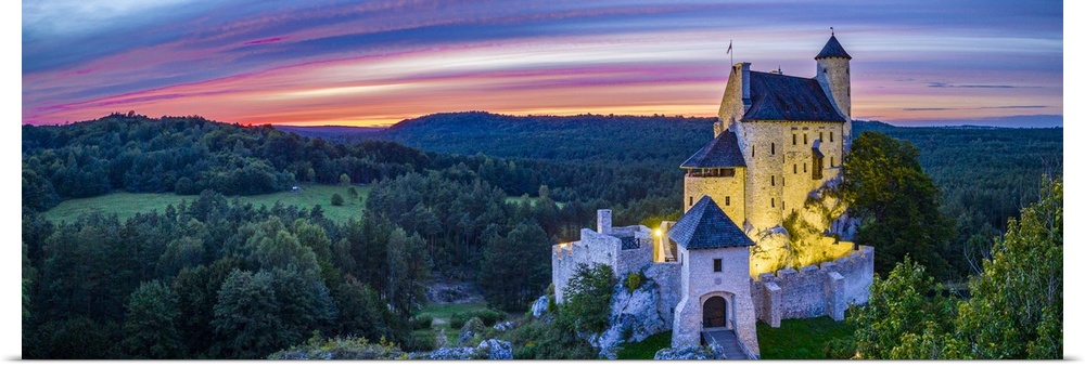 Poland, Silesia, Bobolice, Trail of the Eagle's Nests, Colorful clouds after the sunset on Medieval Bobolice castle at dusk.