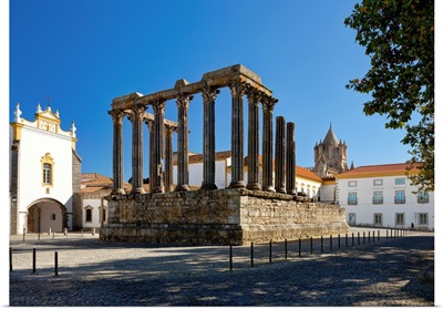 Portugal, Evora, Alentejo, evora, Roman Diana temple and Pousada dos Loios