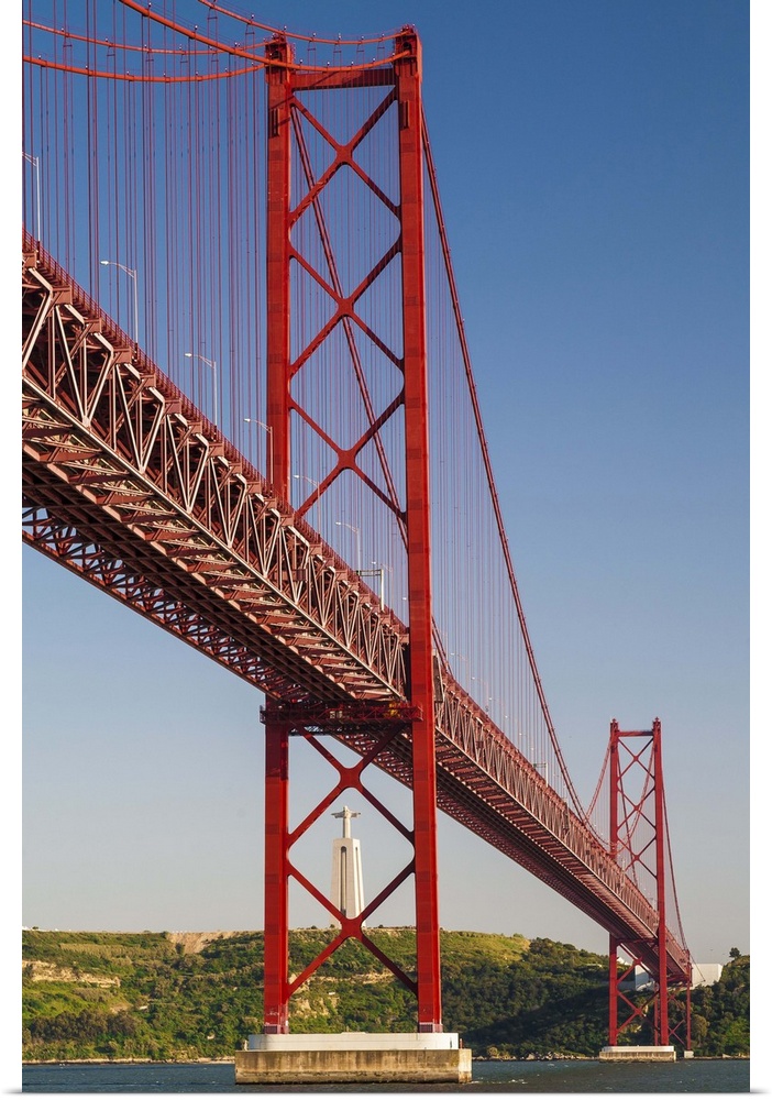 Portugal, Distrito de Lisboa, Lisbon, April 25th Bridge, April 25th bridge and the Cristo Rei in the background.