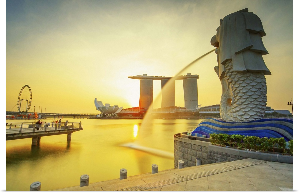 Singapore, Singapore City, Merlion fountain at dawn, Marina Bay Sands in the background.