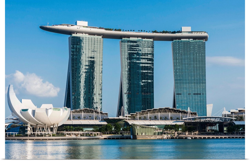 Singapore, Singapore City, Marina Bay, ArtScience Museum and Marina Bay Sands Hotel designed by Moshe Safdie.