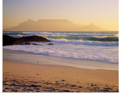 South Africa, Cape Town, Beach and Table Mountain