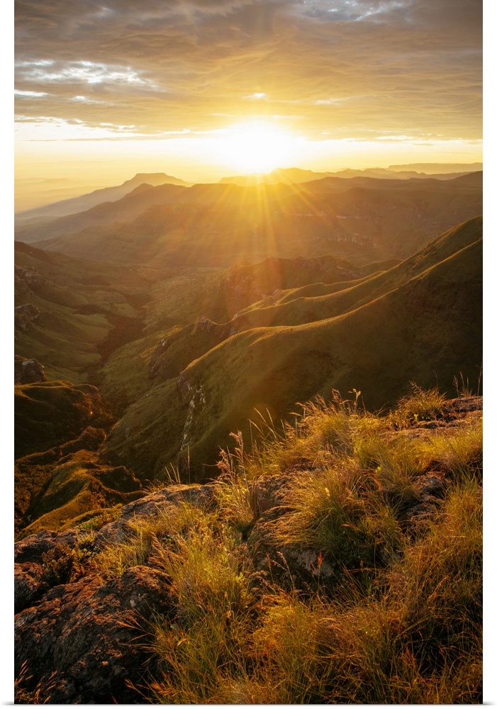 South Africa, Kwazulu Natal, Dawn on the Drakensberg Mountains, Royal Natal National Park, KwaZulu-Natal Province.