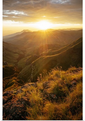 South Africa, Kwazulu Natal, Dawn, The Drakensberg Mountains, Royal Natal National Park
