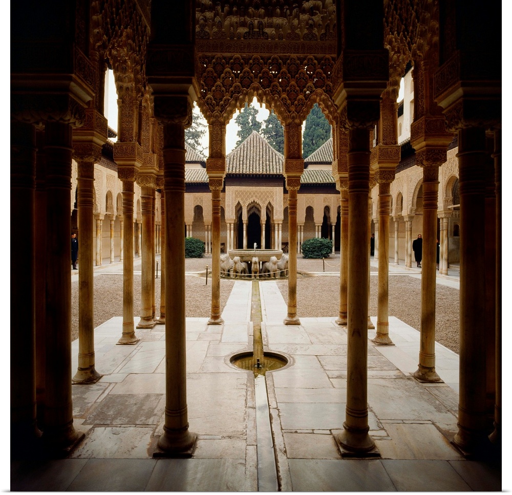 Spain, Andalucia, Granada, Alhambra, Patio de los Leones, courtyard