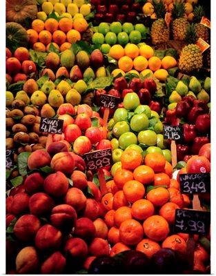 Spain, Barcelona, Fresh fruit at market