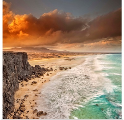 Spain, Canary Islands, Fuerteventura, El Cotillo, Beach and rugged coastline at dawn