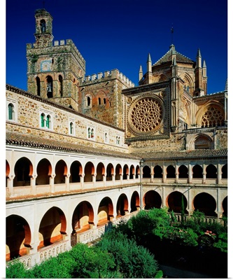 Spain, Extremadura, Royal Monastery of Santa Maria de Guadalupe, cloister