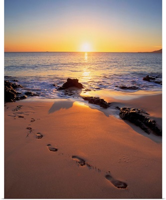 Spain, Lanzarote, Punta del Papagayo, beach at sunset