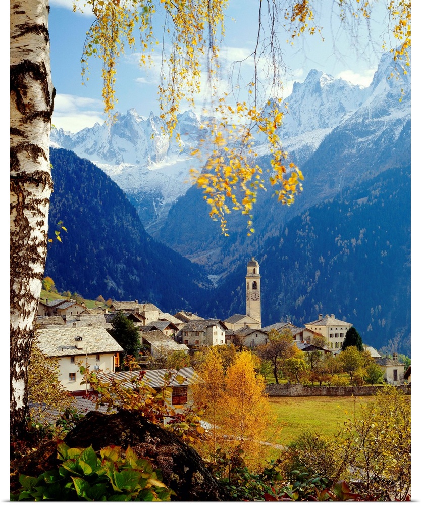Switzerland, Graub.nden, Val Bregaglia, view towards Soglio village and Sciora range