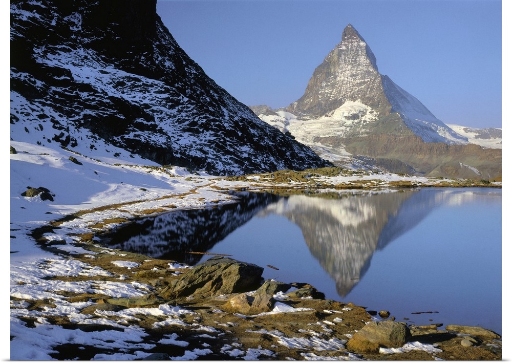 Switzerland, Valais, Zermatt, Riffel Lake and Matterhorn mountain
