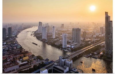 Thailand, Central Thailand, Bangkok, City skyline with Chao Phraya river at sunset