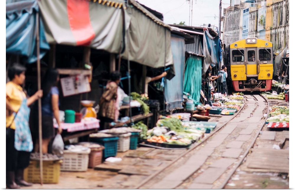 Thailand, Thailand Central, Samut Songkhram, Talad Rom Hoop, Maeklong Railway Market, traders clearing the tracks as the t...
