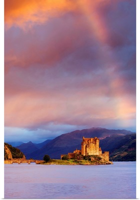 UK, Scotland, Highlands, Eilean Donan Castle, near Dornie village, and Loch Duich bay