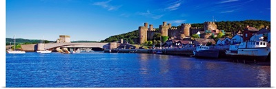 UK, Wales, Conwy, View of the harbour and the Unesco listed Castle of Conwy