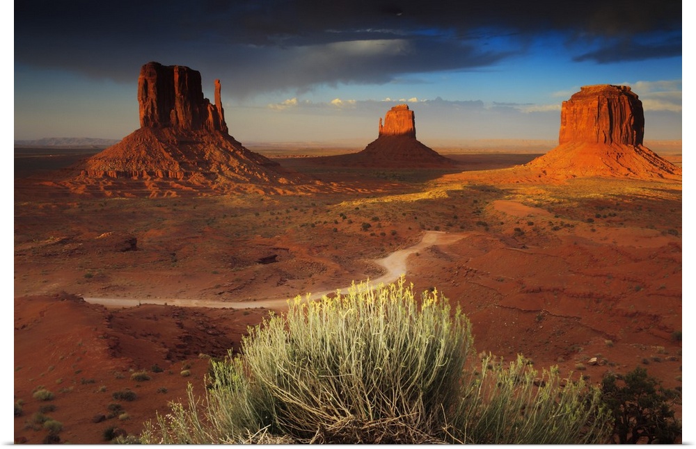 United States, Arizona, Monument Valley Tribal Park, Sunset on the Buttes