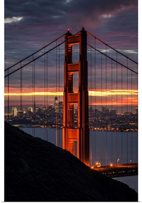 United States, California, San Francisco, Golden Gate Bridge At Sunrise
