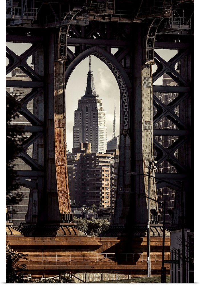 USA, New York City, Brooklyn, Dumbo, Manhattan Bridge, Classic view with Empire State Building framed by Manhattan Bridge,...