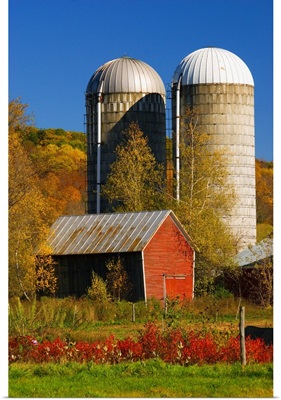 Vermont, Barn and silos