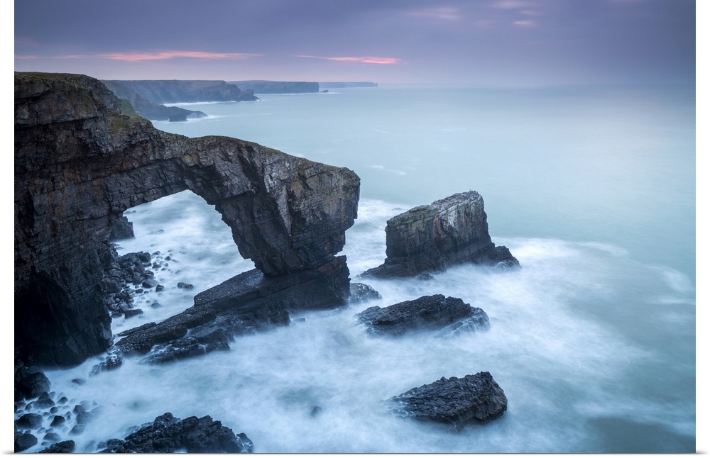 Wales, Great Britain, Pembrokeshire Coast National Park, Pembrokeshire, The Green Bridge of Wales, Merrion