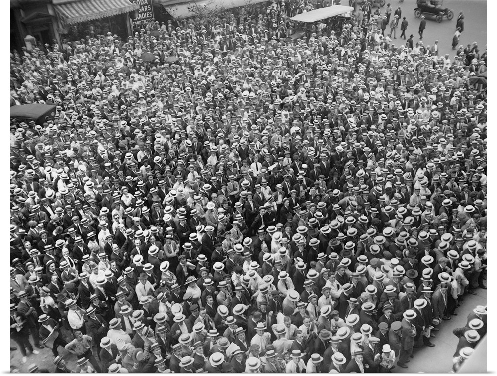 Crowds at Jack Dempsey-Georges Carpentier fight. Jersey City, July 2, 1921. It was the first live radio broadcast of a tit...