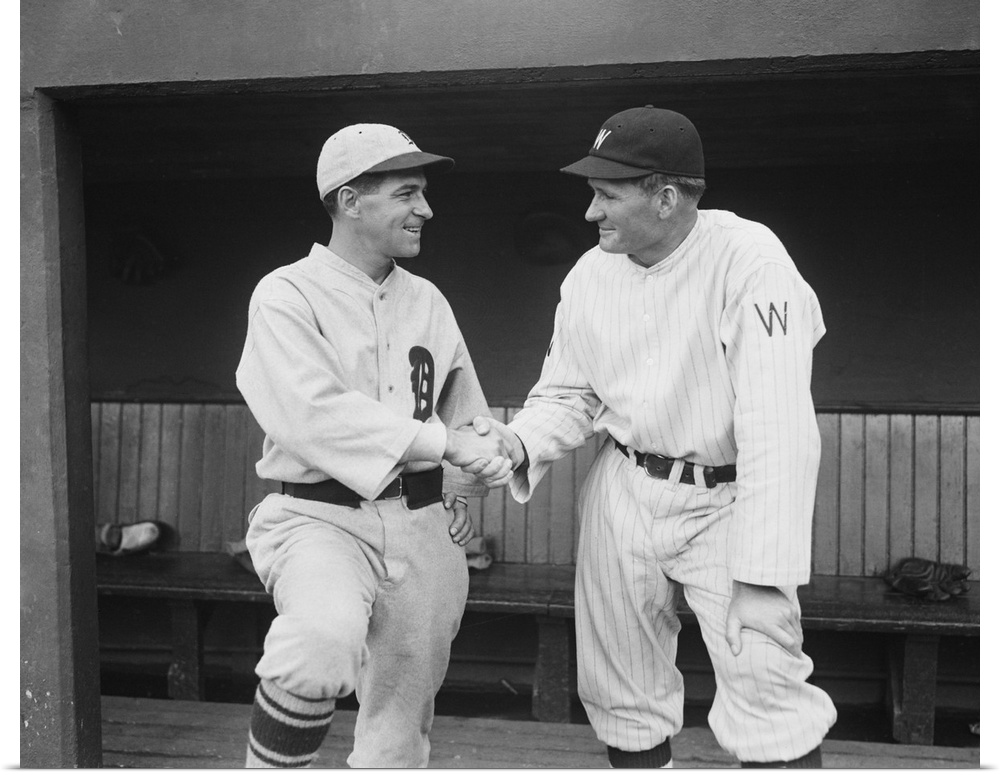 Former teammates Walter Johnson and Bucky Harris meet as managers of opposing baseball teams. Bucky's Detroit Tigers were ...