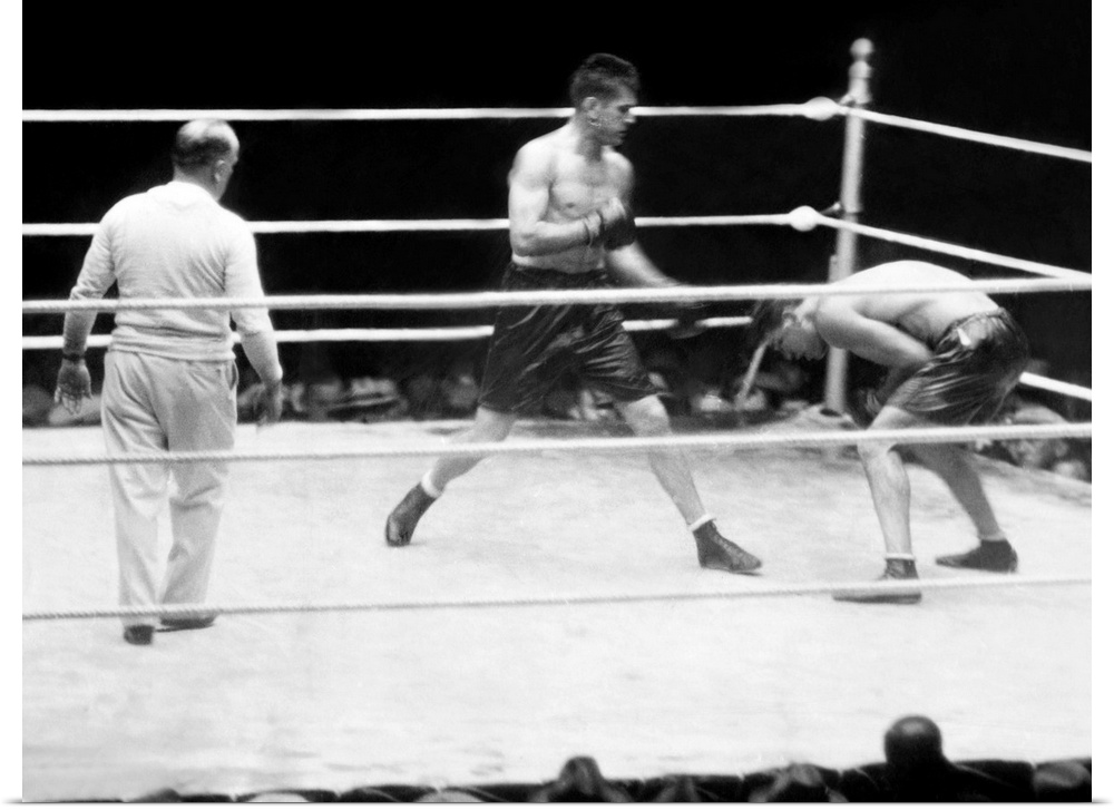 Jack Dempsey's famous crouching attack in the fourth round of his bout against Gene Tunney. Sept. 23, 1926. Tunney won the...